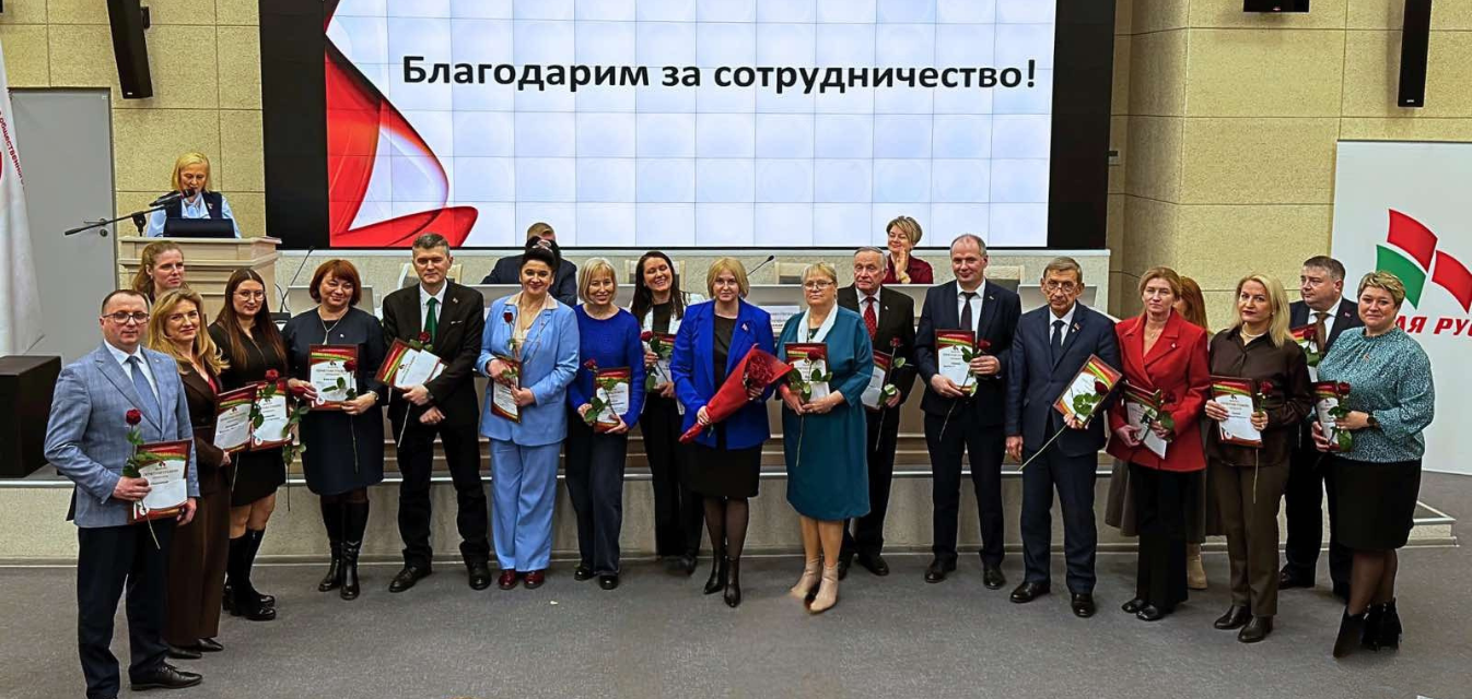 Директор гостиницы «Президент-Отель» А.В.Подоматько награжден Почётной грамотой РОО «Белая Русь»: Фотография