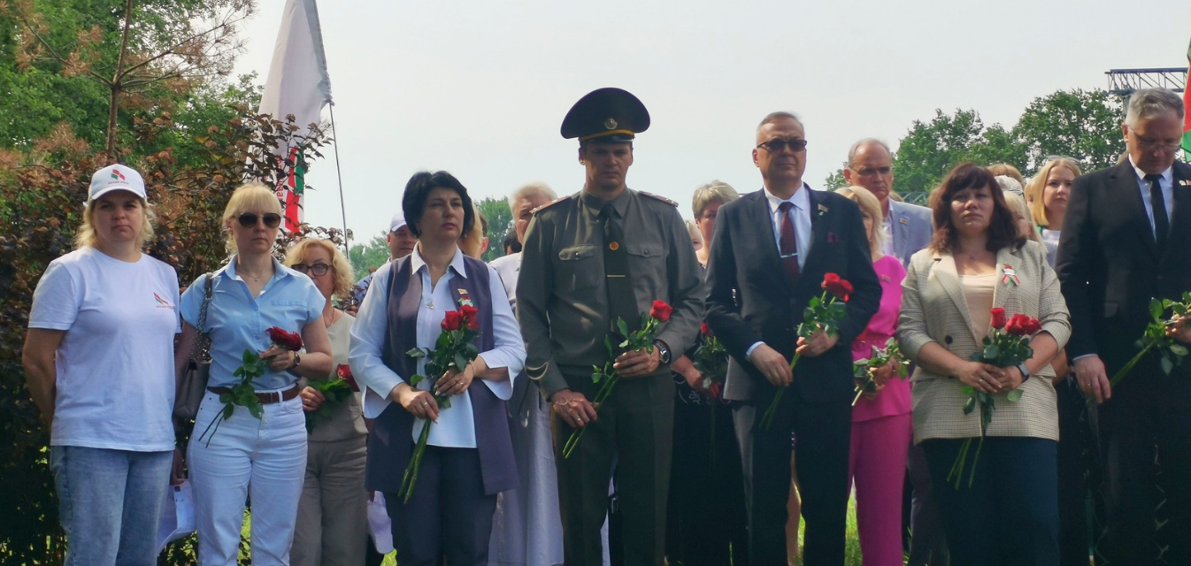 Работники Президент-Отеля приняли участие в мероприятиях ко Дню всенародной памяти жертв Великой Отечественной войны и геноцида белорусского народа: Фотография
