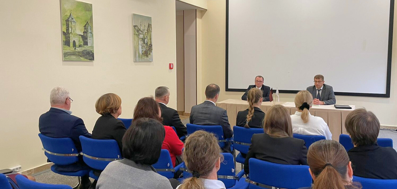 Встреча трудового коллектива Президент-Отеля с начальником главного финансового управления Управления делами Президента Республики Беларусь Дмитрием Михайловичем Хващевским: Фотография