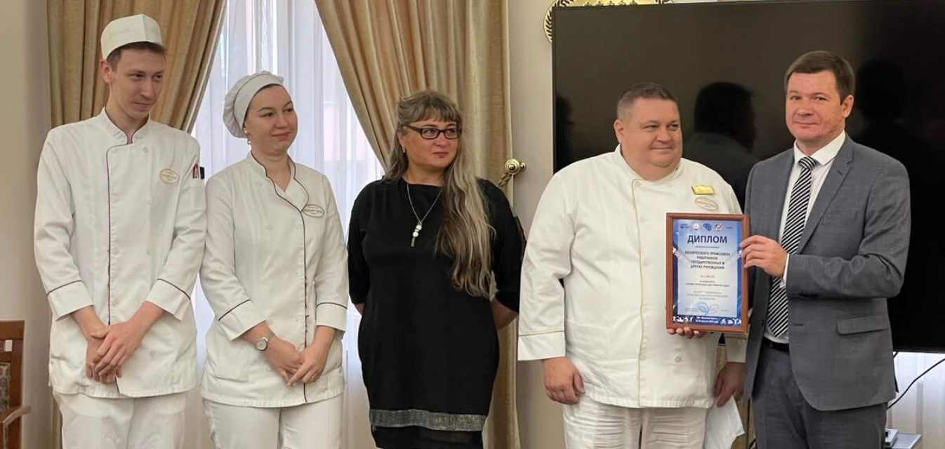 Благодарность Федерации профсоюзов Беларуси директору Президент-Отеля Алексею Викторовичу Подоматько: Фотография