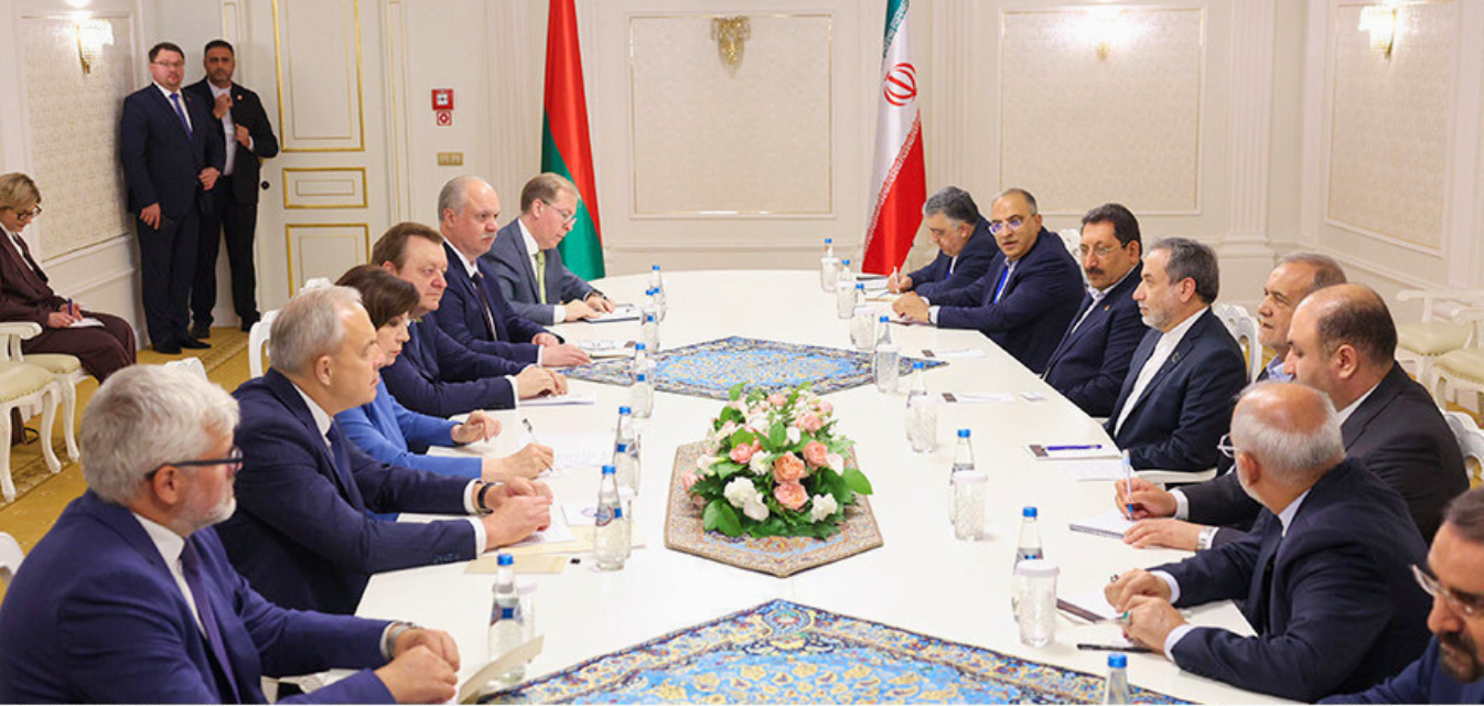 Президент Ирана Масуд Пезешкиан встретился в Президент-Отеле с Главами Палат белорусского Парламента Натальей Кочановой и Игорем Сергеенко: Фотография